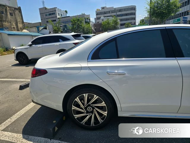 Mercedes-Benz E-Class W214 2024 Белый из Кореи