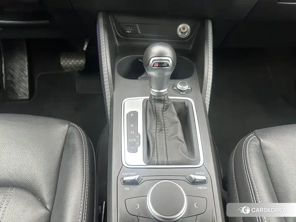 Audi Q2L 2024 Белый из Китая