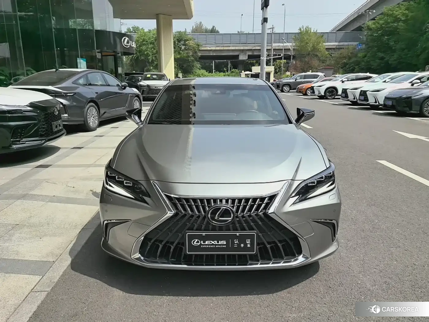 Lexus ES 2024 Silver/gray из Китая