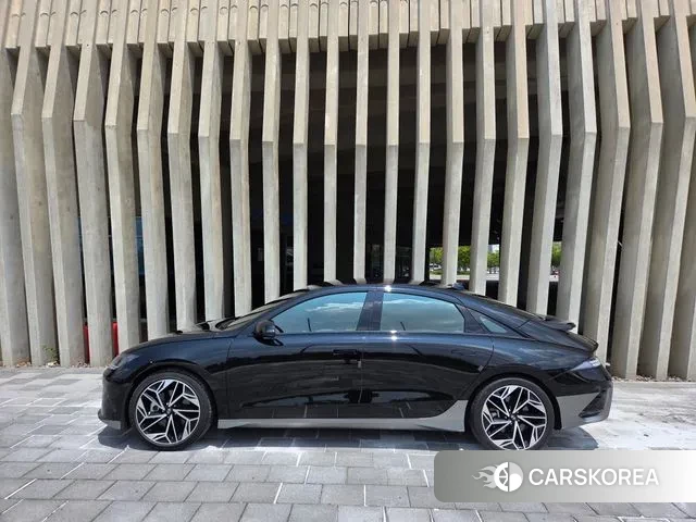 Hyundai Ionic 6 2023 Черный из Кореи