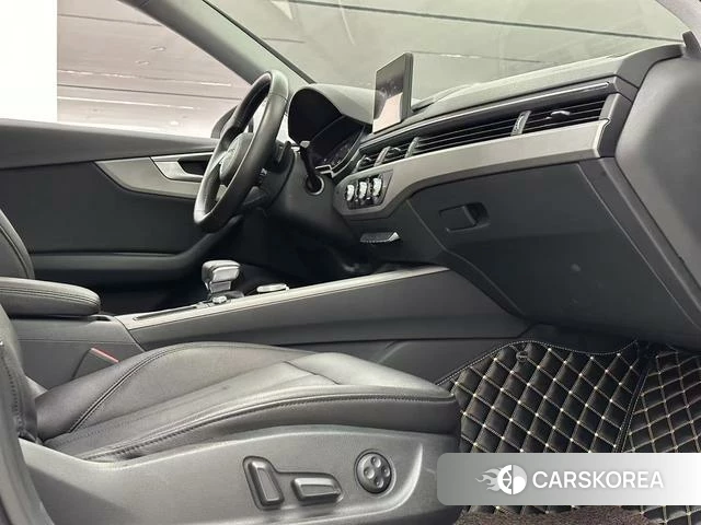 Audi A4L 2019 Белый из Китая