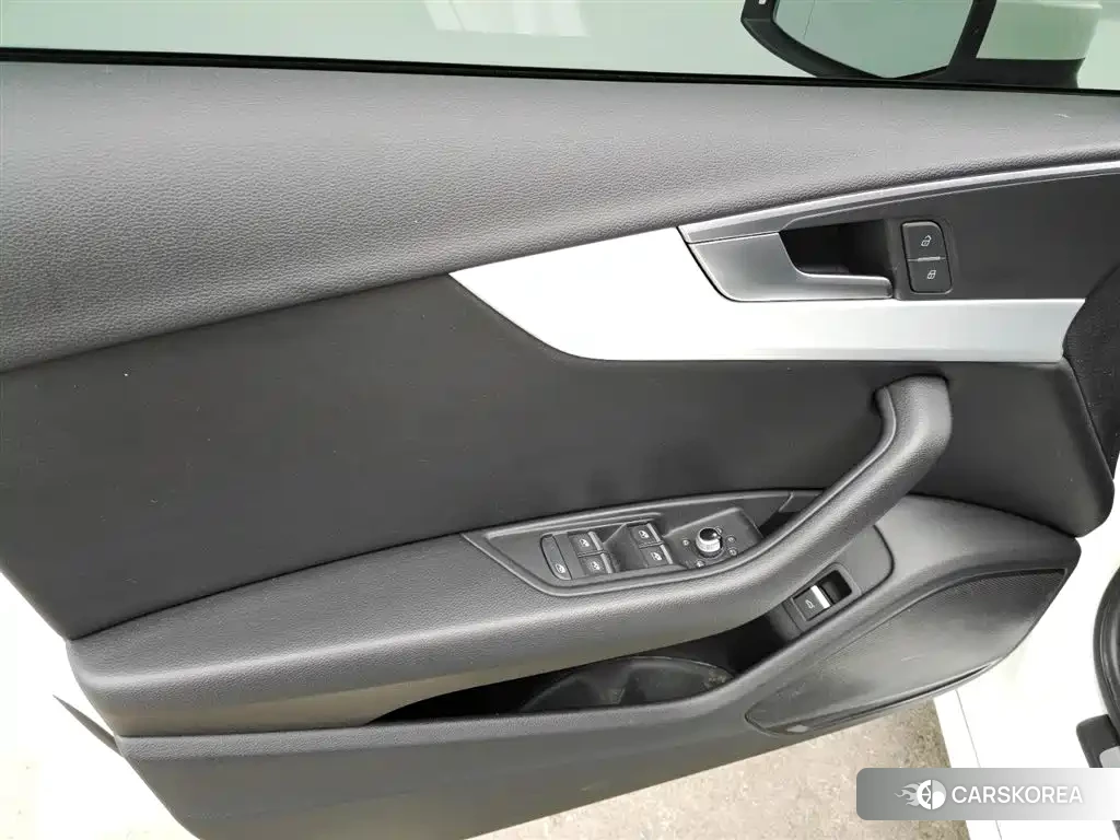 Audi A4L 2021 Белый из Китая