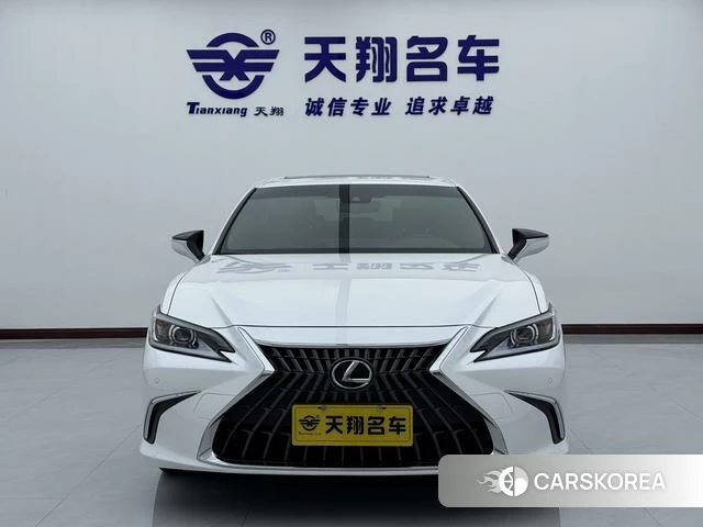 Lexus ES 2024 Белый из Китая
