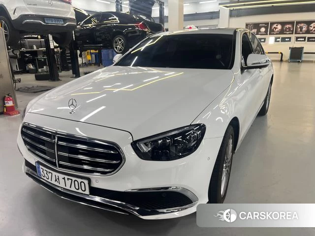 Mercedes-Benz E-Class W213 2023 Белый из Кореи