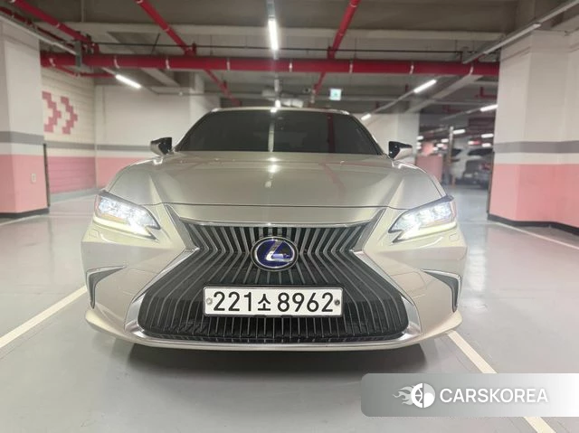 Lexus ES300h 7th generation 2019 Серебристо-серый из Кореи