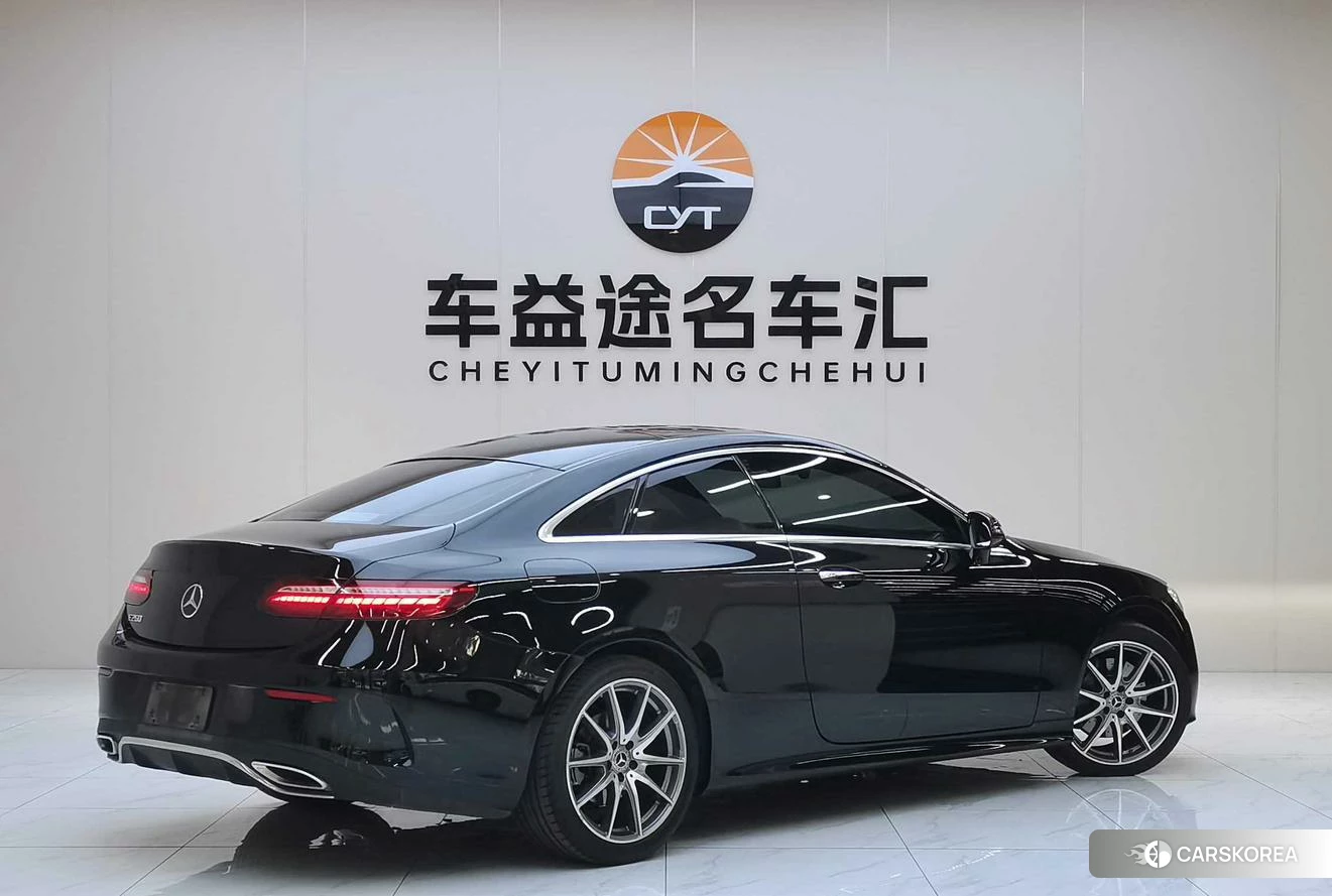 Mercedes-Benz E-class (imported) 2022 Зеленый из Китая