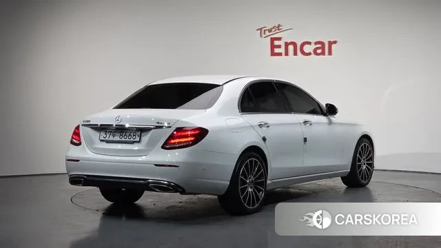 Mercedes-Benz E-Class W213 2018 Белый из Кореи