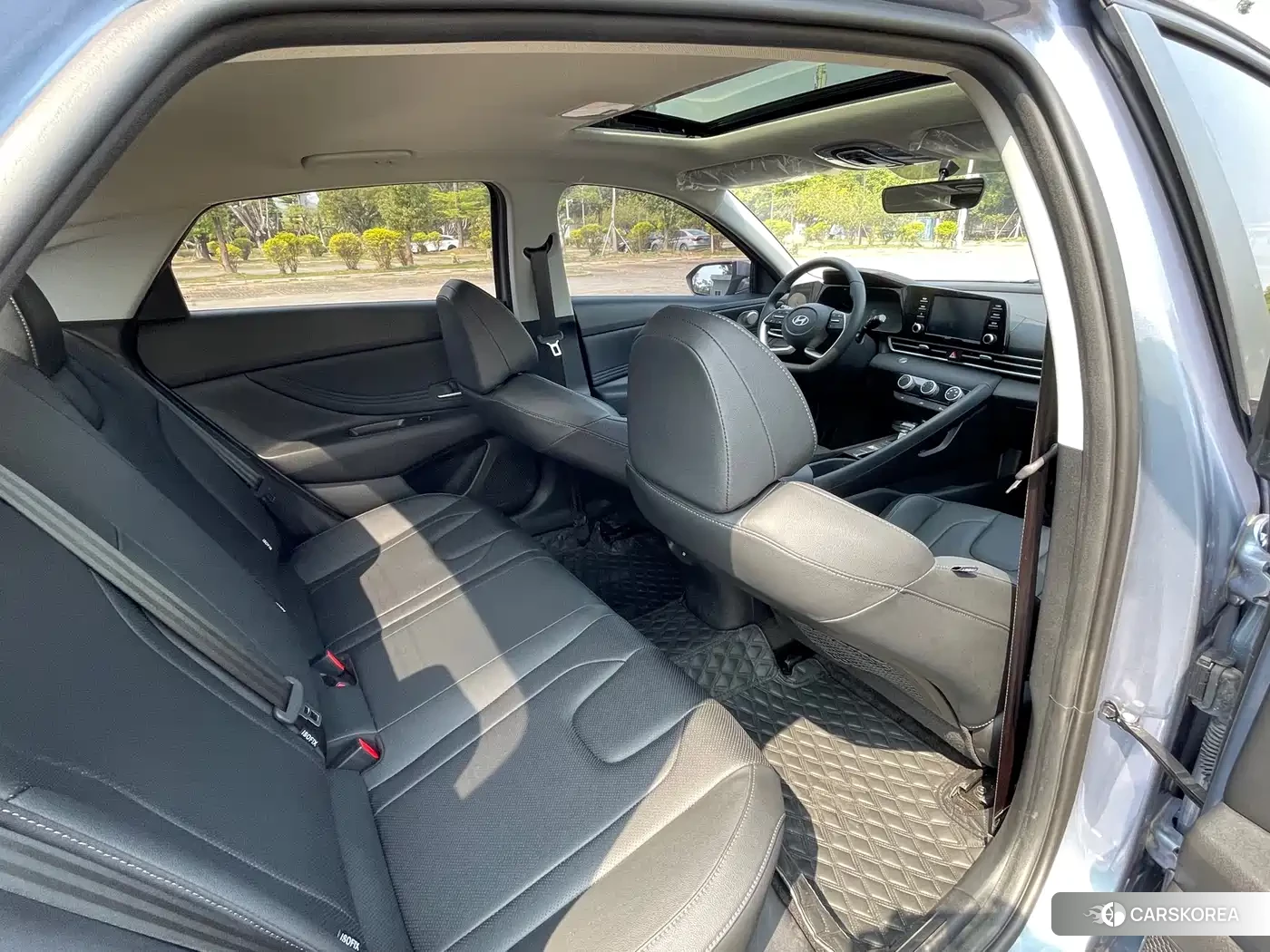 Hyundai Elantra 2025 Silver/gray из Китая, фото 2