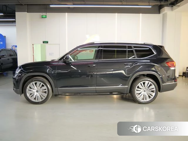 Volkswagen Tourang 2023 Черный из Китая