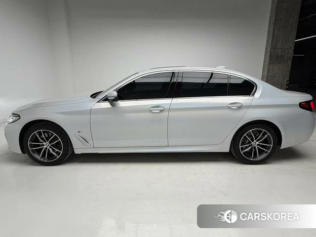 BMW 5 series 2022 Белый из Китая
