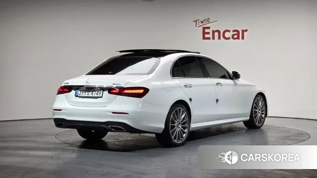 Mercedes-Benz E-Class W213 2022 Белый из Кореи