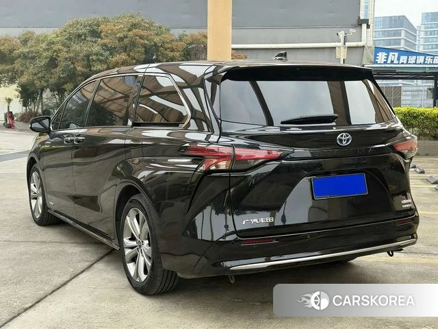 Toyota Saina 2023 Черный из Китая