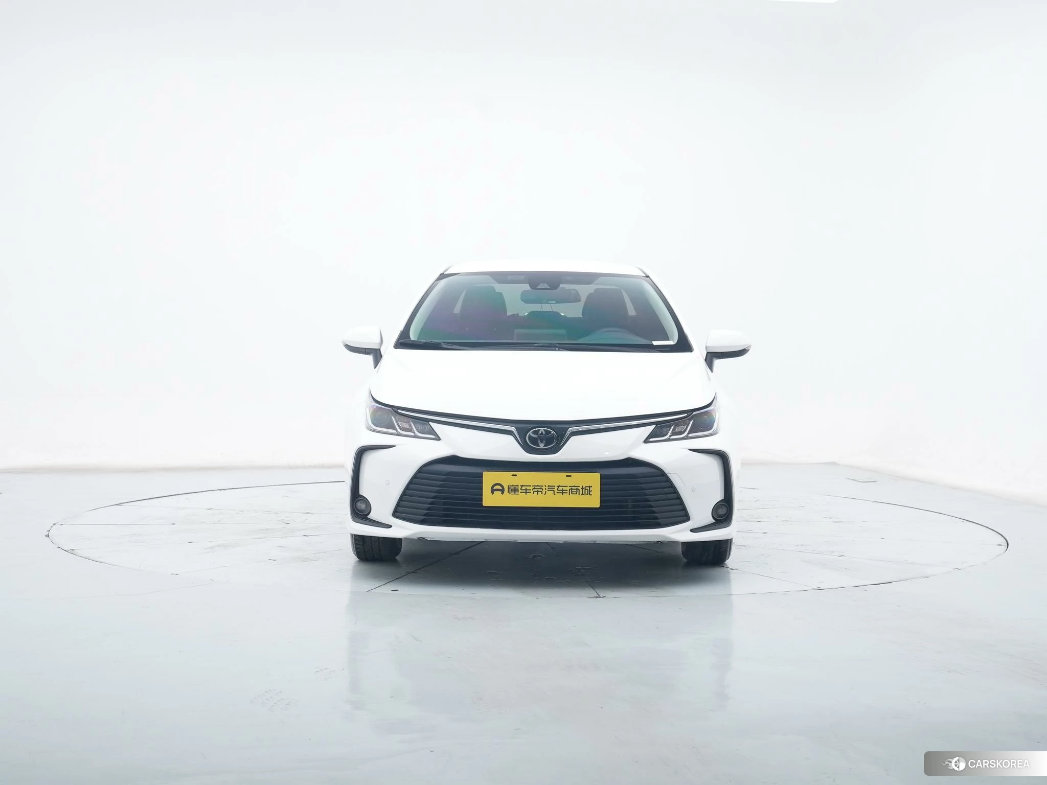 Toyota Corolla 2021 Белый из Китая