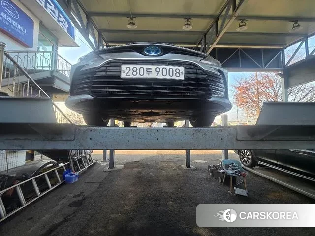 Toyota Camry (XV70) 2023 Серебристо-серый из Кореи