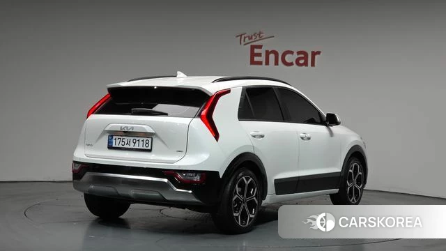 Kia Di Ol Nu Niro 2025 Белый из Кореи