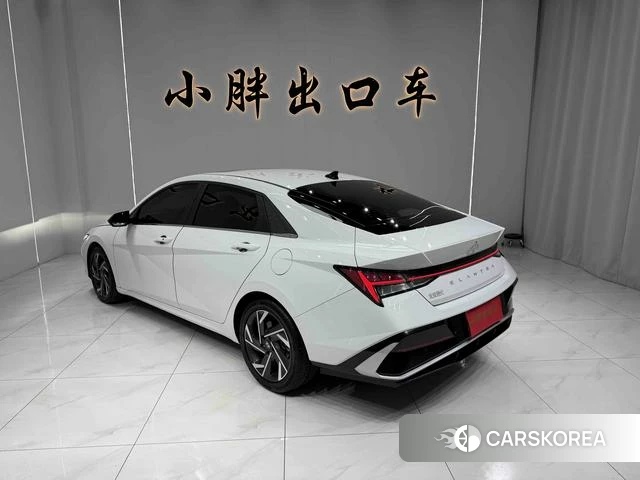 Hyundai Elantra 2023 Белый из Китая