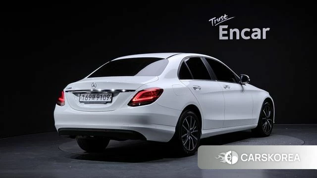 Mercedes-Benz C-Class W205 2019 Белый из Кореи