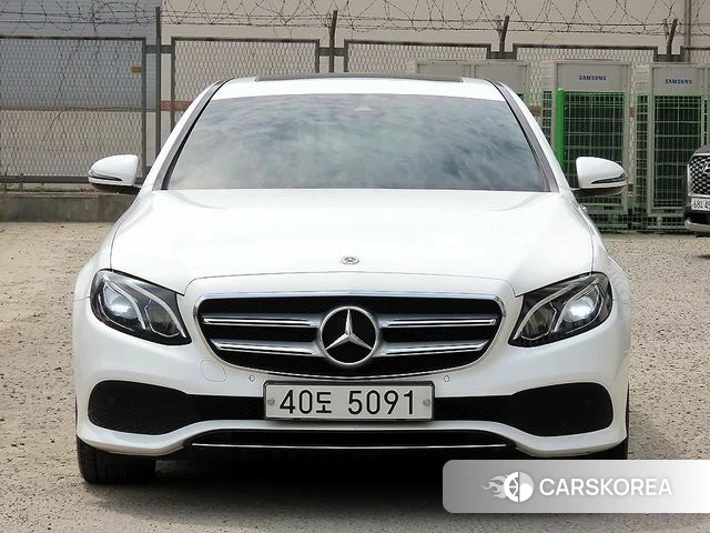 Mercedes-Benz E-Class W213 2018 Белый из Кореи