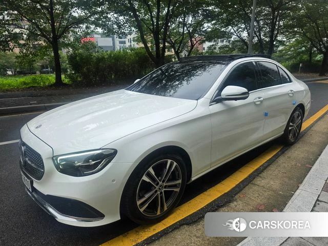 Mercedes-Benz E-Class W213 2023 Белый из Кореи