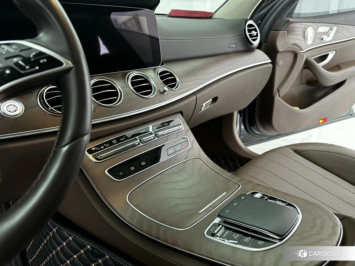 Mercedes-Benz E-Class 2022 Черный из Китая
