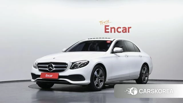 Mercedes-Benz E-Class W213 2019 Белый из Кореи