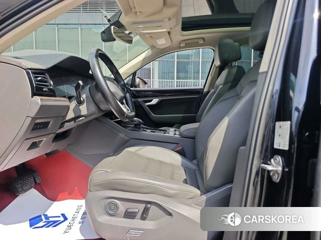 Volkswagen Touareg 2021 Черный из Китая