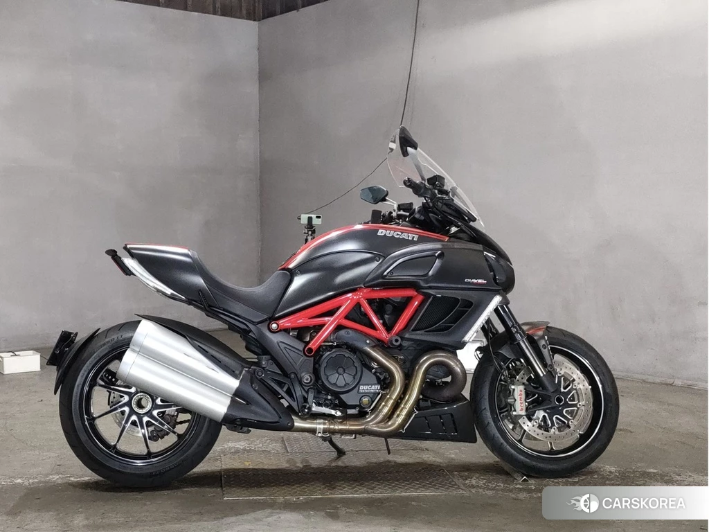Проданный Ducati DIAVEL CARBON 2012 из Японии