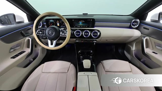 Mercedes-Benz A-Class W177 2021 Белый из Кореи