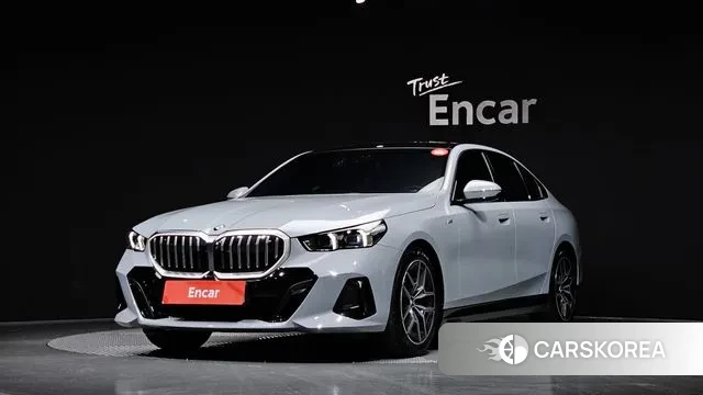 BMW 5 Series (G60) 2024 Серебристо-серый из Кореи