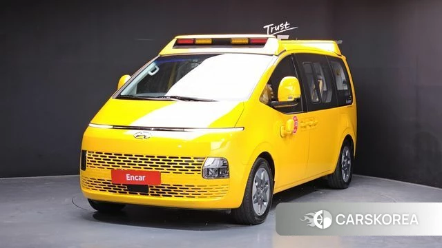 Hyundai Staria 2023 Желтый из Кореи