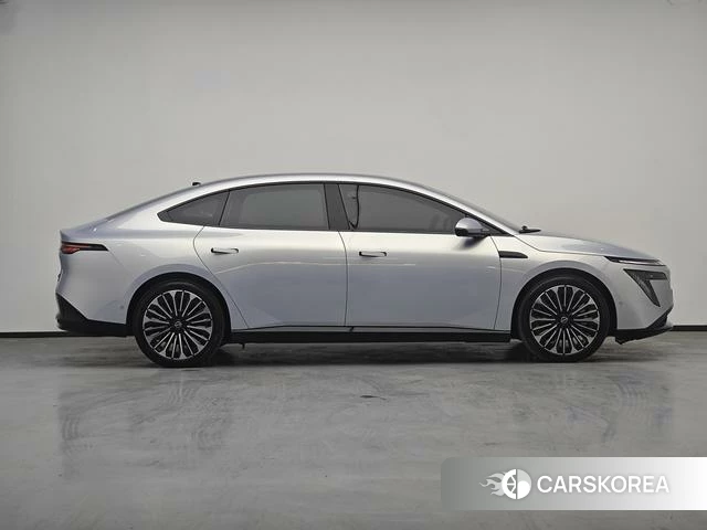 Nissan N7 2025 Серебристо-серый из Китая