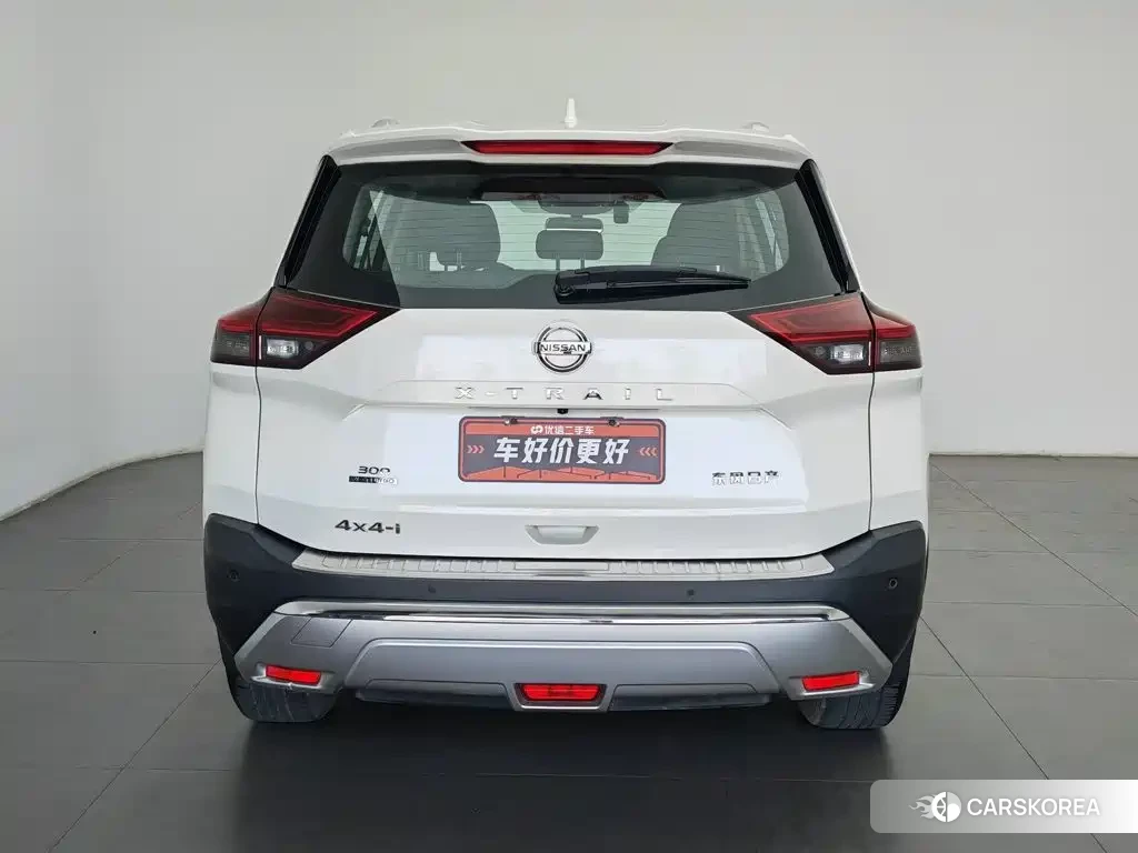 Nissan Qijun 2022 Белый из Китая