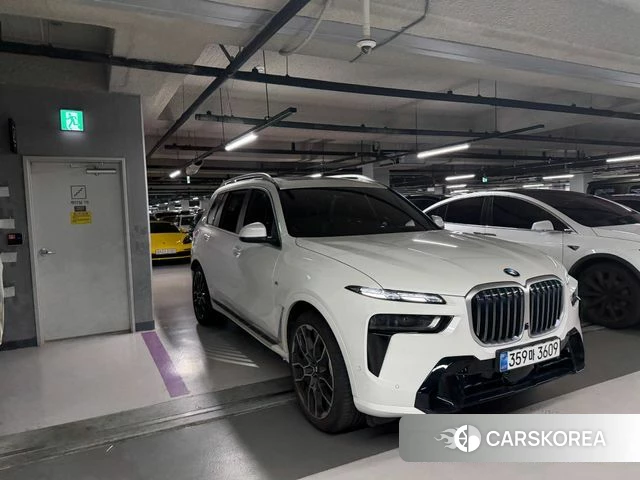 BMW X7 (G07) 2025 Белый из Кореи