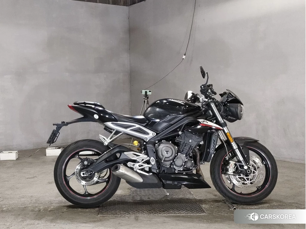 Проданный Triumph STREET TRIPLE 765 RS 2018 из Японии