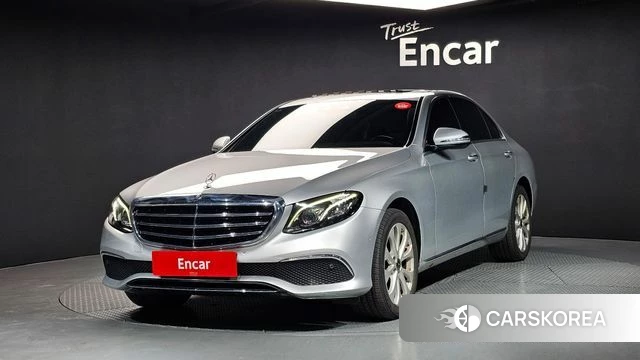 Mercedes-Benz E-Class W213 2018 Серебристо-серый из Кореи