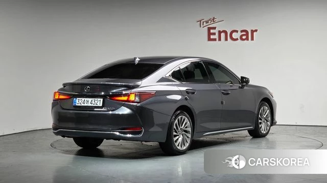 Lexus ES300h 7th generation 2025 Серый из Кореи