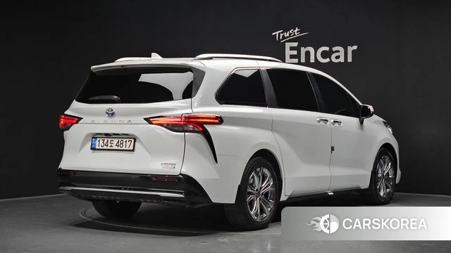 Toyota Sienna 4th Generation 2022 Белый из Кореи