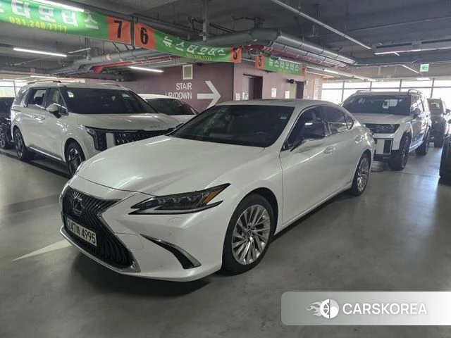 Lexus ES300h 7th generation 2021 Белый из Кореи