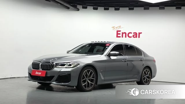 BMW 5 Series (G30) 2023 Серебристо-серый из Кореи