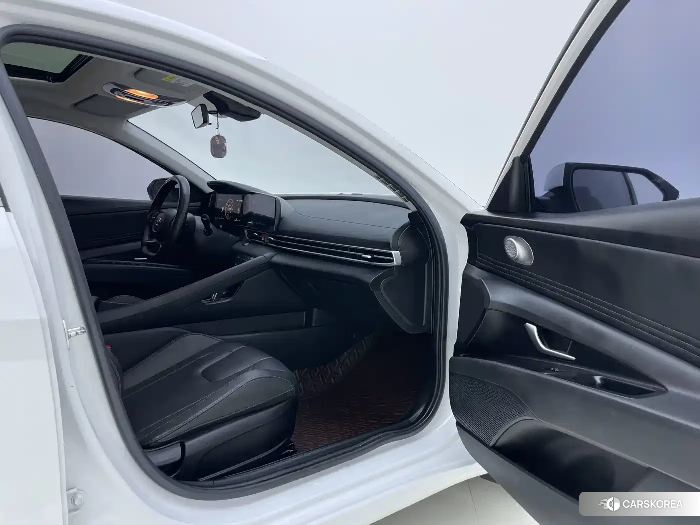 Hyundai Elantra 2022 Белый из Китая