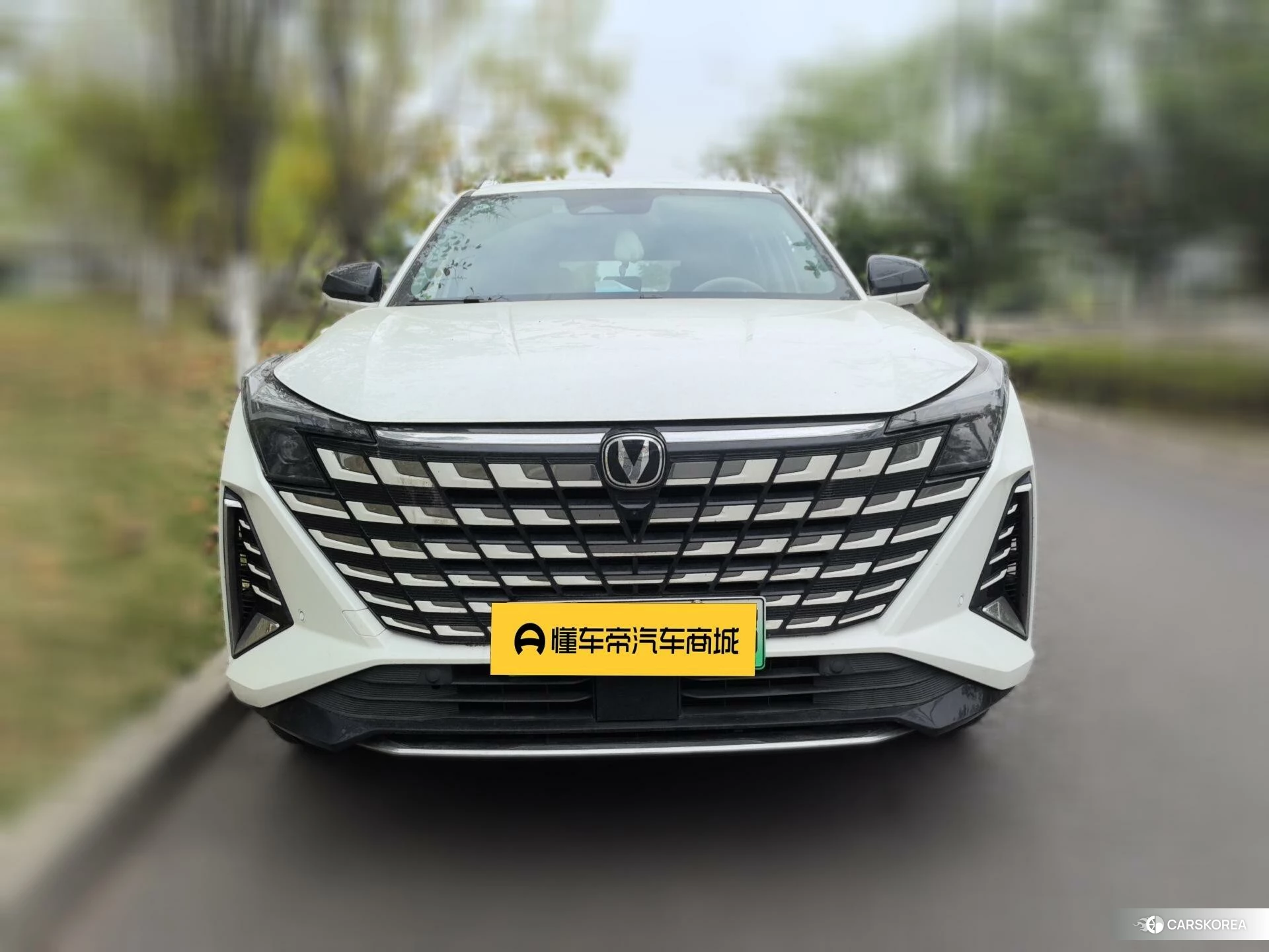 Chang'an UNI-Z PHEV 2024 Белый из Китая