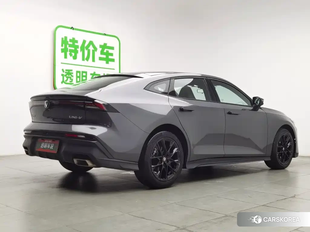 Chang'an UNI-V 2024 Silver/gray из Китая