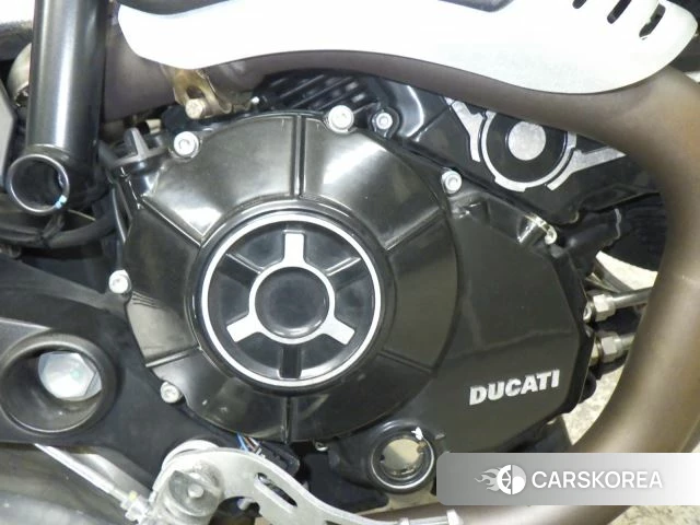 Engine photo