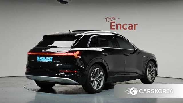 Audi e-Tron 2021 Черный из Кореи