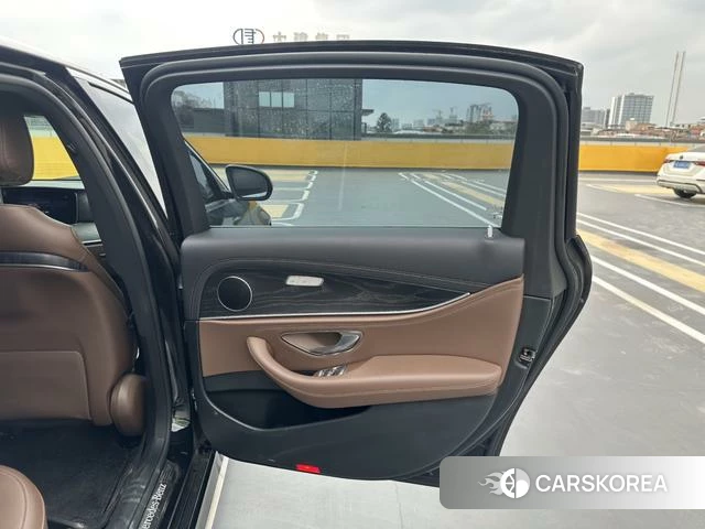 Mercedes-Benz E-class PHEV 2022 Черный из Китая