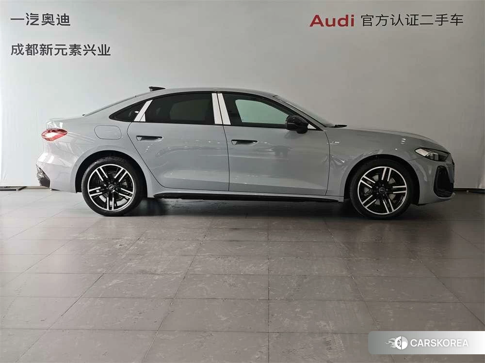 Audi A5L 2025 Серебристо-серый из Китая