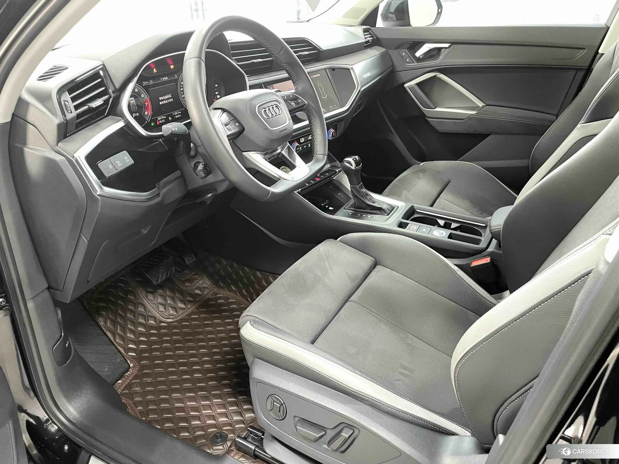 Audi Q3 2023 Черный из Китая
