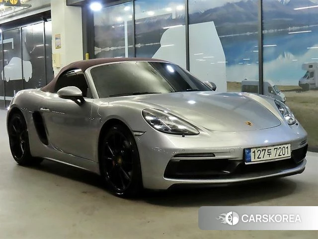 Porsche 718 Boxster 2021 Серебристо-серый из Кореи