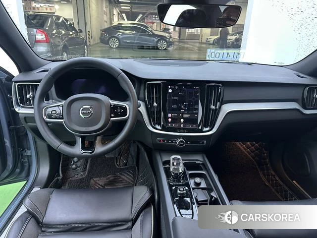 Volvo S60 2022 Серебристо-серый из Китая
