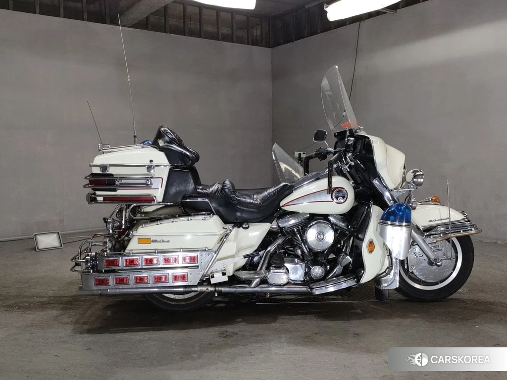 Проданный Harley-Davidson Electra Glide FLHTCU1340 TRIKE 2019 из Японии, фото 2